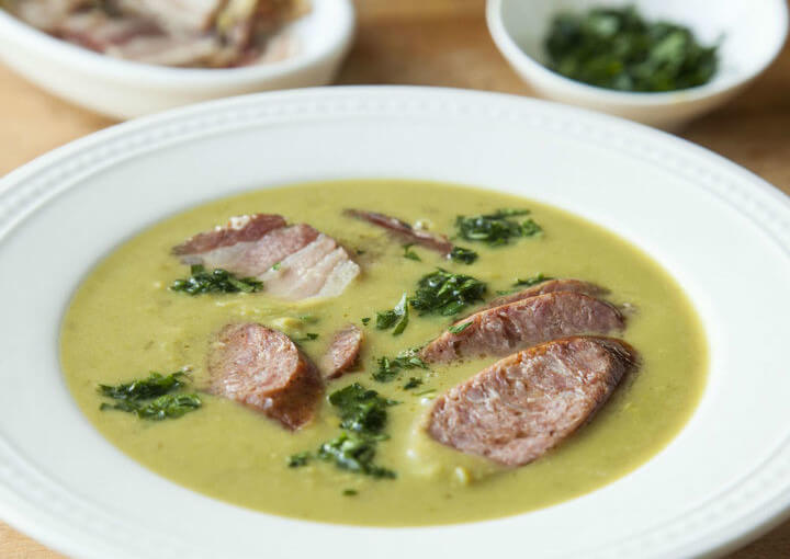 Erwtensoep – gusta juha od graška i kobasica