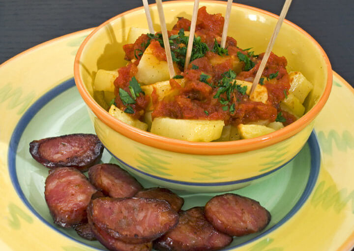 Pečeni krumpirići s ljutim umakom – Patatas bravas