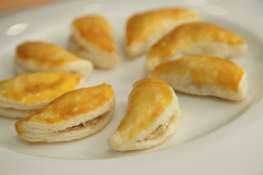 Školjkice od lisnatog tijesta s nadjevom od sira i kupusa - Fini Recepti by Crochef