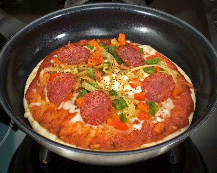 Pizza iz tavice - Fini Recepti