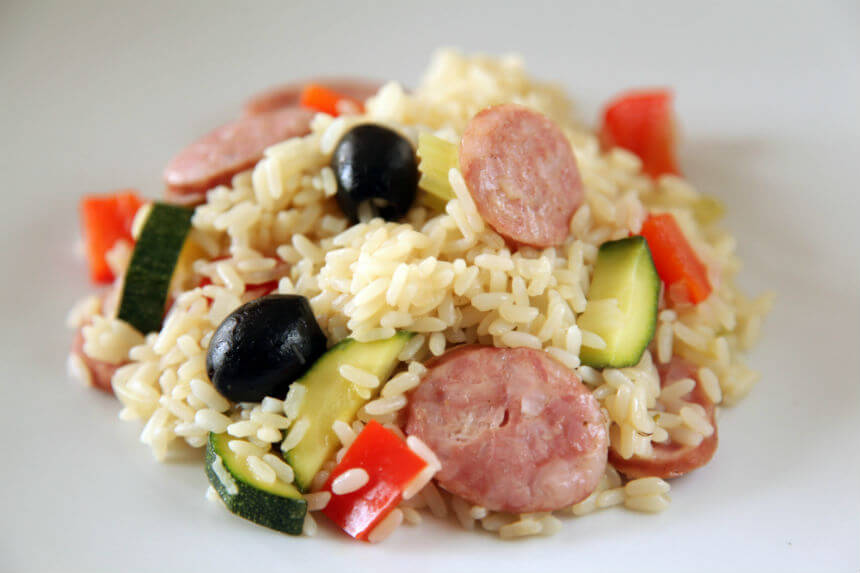 Pikantna riža s kobasicama i povrćem - Fini Recepti by Crochef