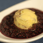 Sladoled od vanilije s vrućim malinama - Fini Recepti by Crochef