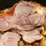 Pečena svinjska koljenica s povrćem