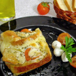 Zapečeni kruh s više vrsta sira