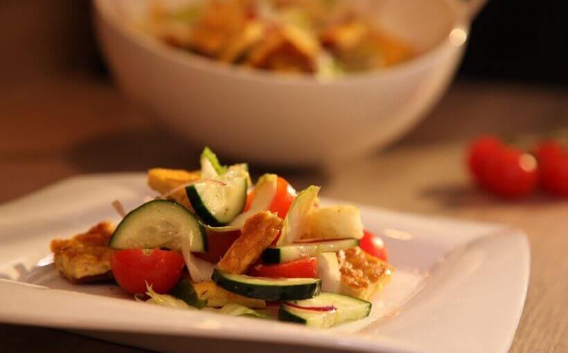 Mediteranska salata s kajganom i povrćem