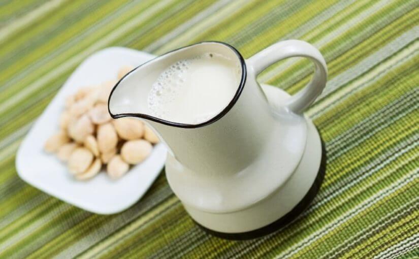 Sve što morate znati prije nego kupite bademovo mlijeko